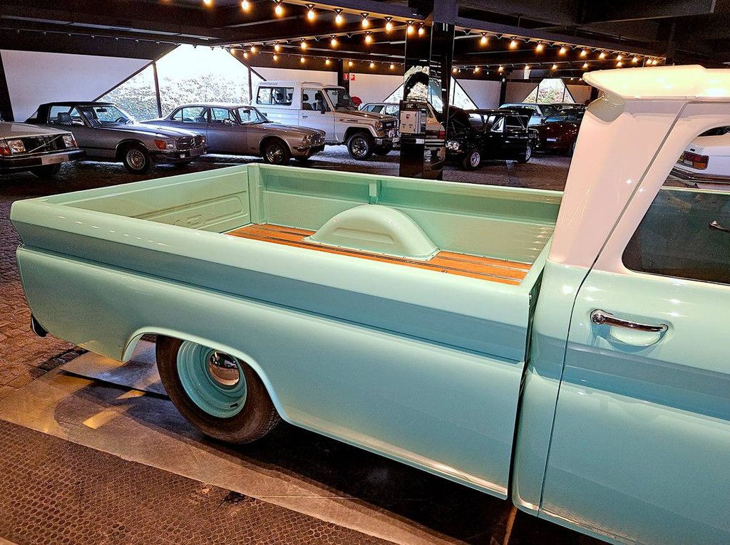 Long-bed pickup '66 GMC 250 (custom)