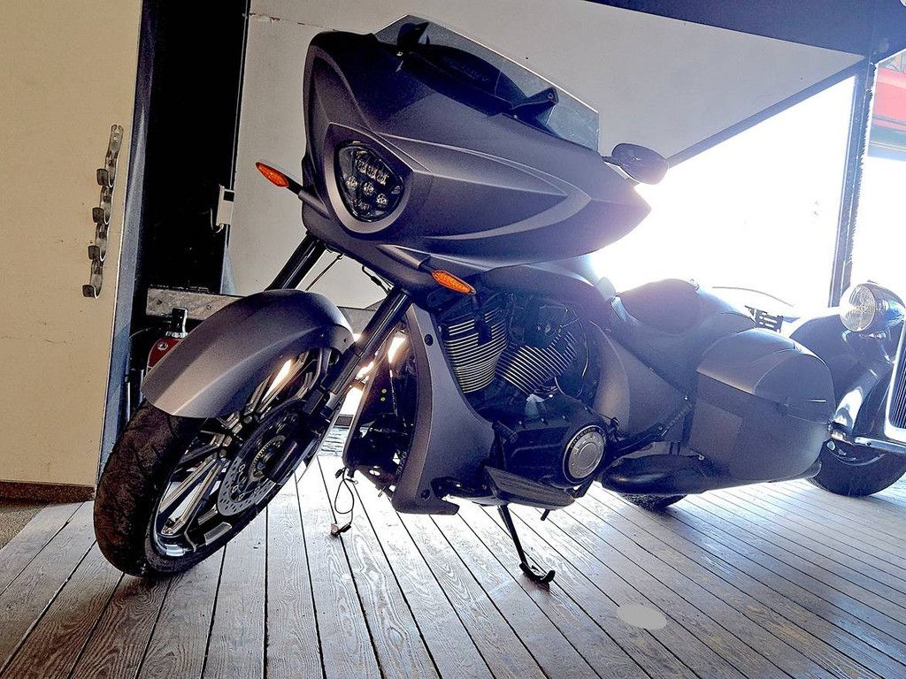 Victory Magnum X-1 (einer von 300 limitierten) Benzin 2016 (Margin)