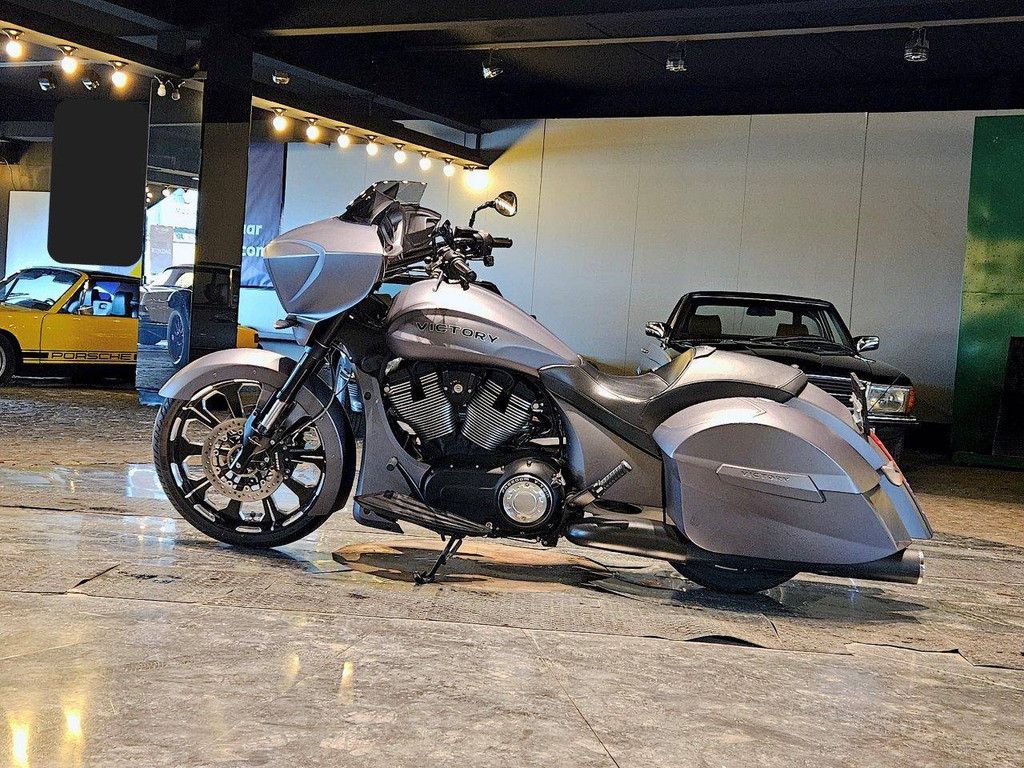 Victory Magnum X-1 (einer von 300 limitierten) Benzin 2016 (Margin)