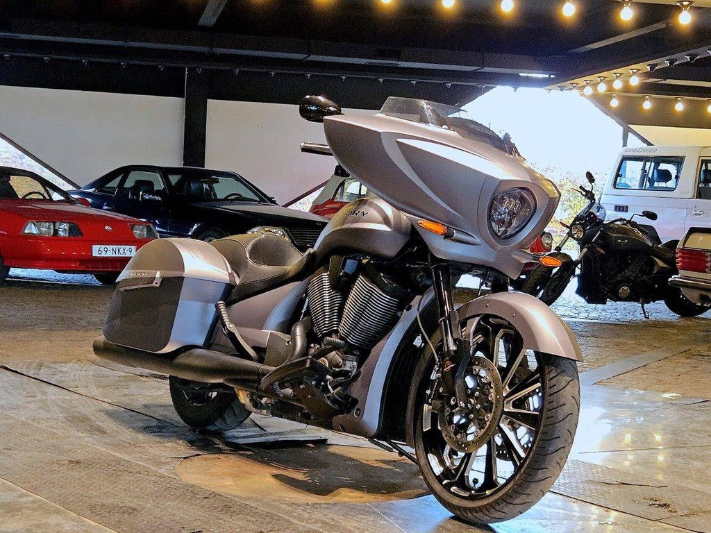 Victory Magnum X-1 (einer von 300 limitierten) Benzin 2016 (Margin)