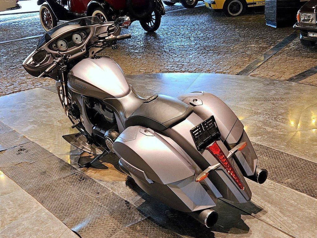 Victory Magnum X-1 (einer von 300 limitierten) Benzin 2016 (Margin)