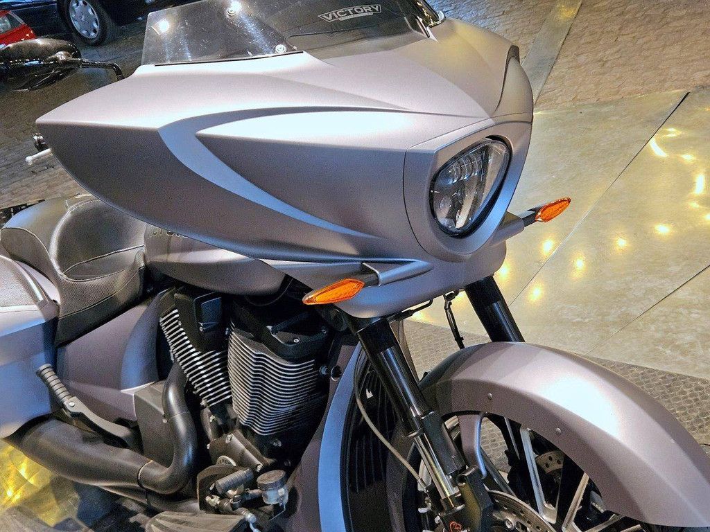 Victory Magnum X-1 (einer von 300 limitierten) Benzin 2016 (Margin)