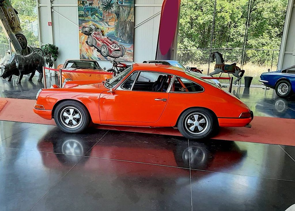 Porsche 911 T (SWB)