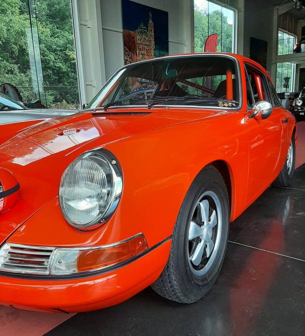 Porsche 911 T (SWB)