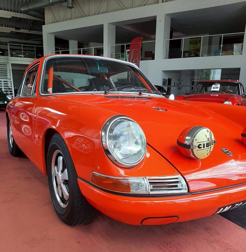 Porsche 911 T (SWB)