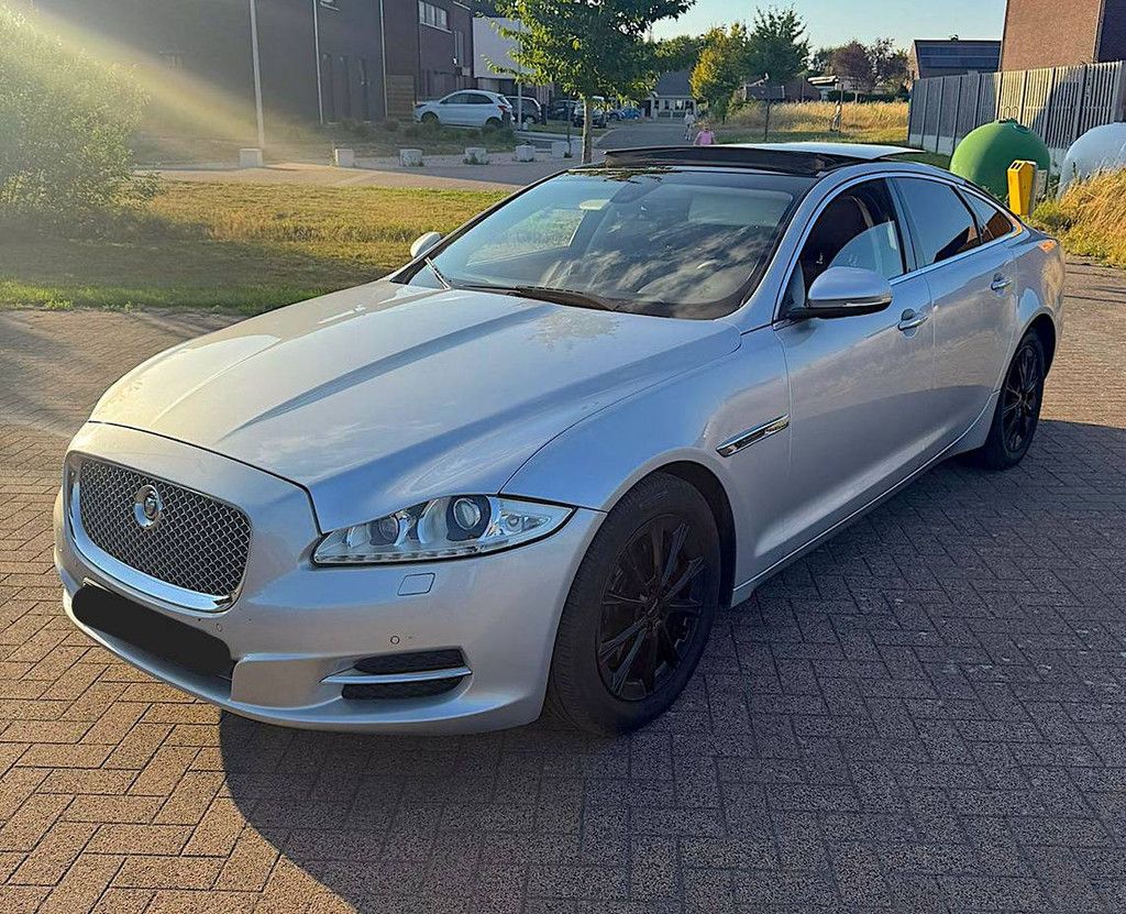 Jaguar XJ 3.0 V6 Diesel 'Supersport' (Margin)