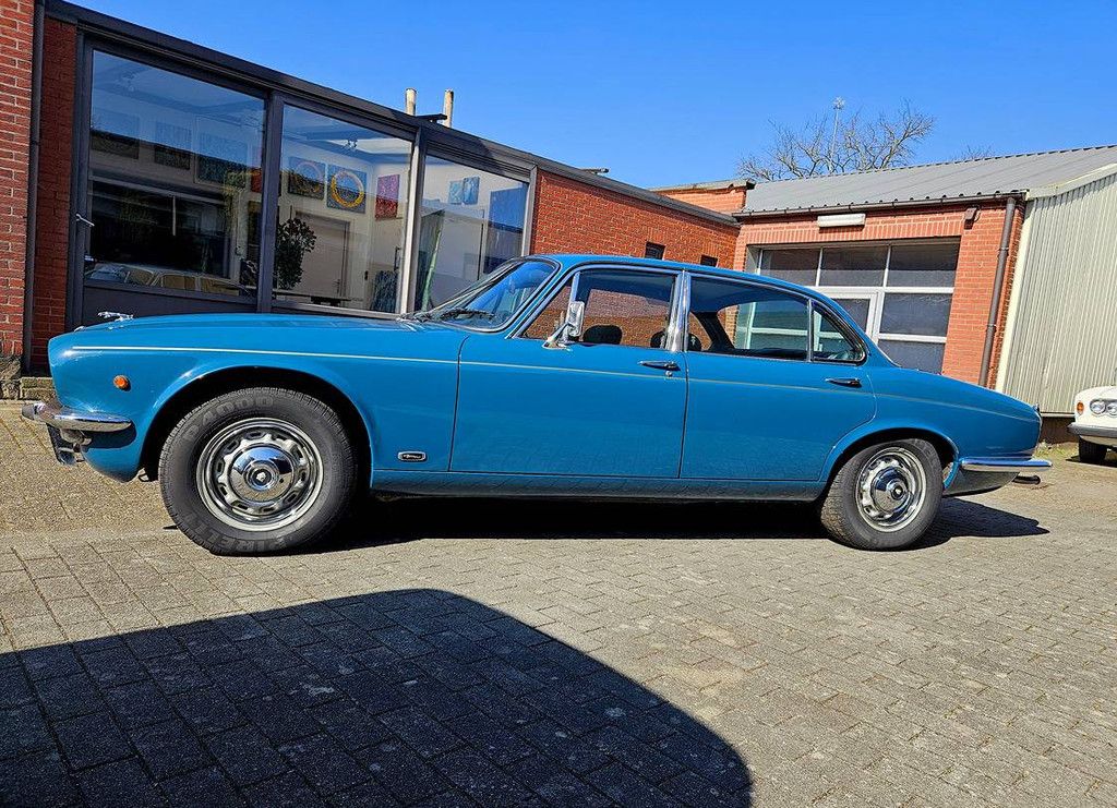 Jaguar XJ 4.2, Schaltgetriebe, 4-Gang-Overdrive, Benzin, 1978 (Margin)