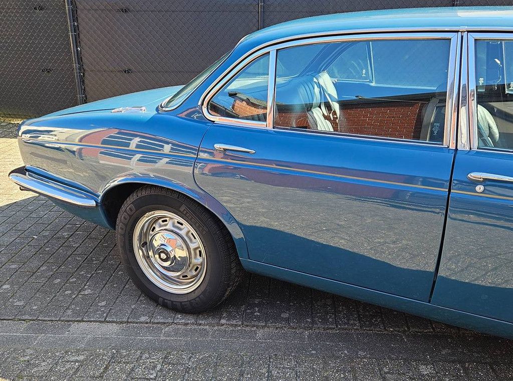Jaguar XJ 4.2, Schaltgetriebe, 4-Gang-Overdrive, Benzin, 1978 (Margin)