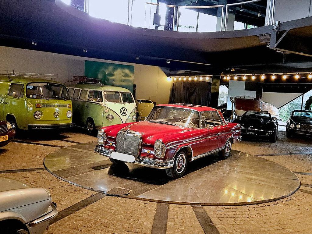 Mercedes-Benz 300 SE Coupé Automatic (Margin)