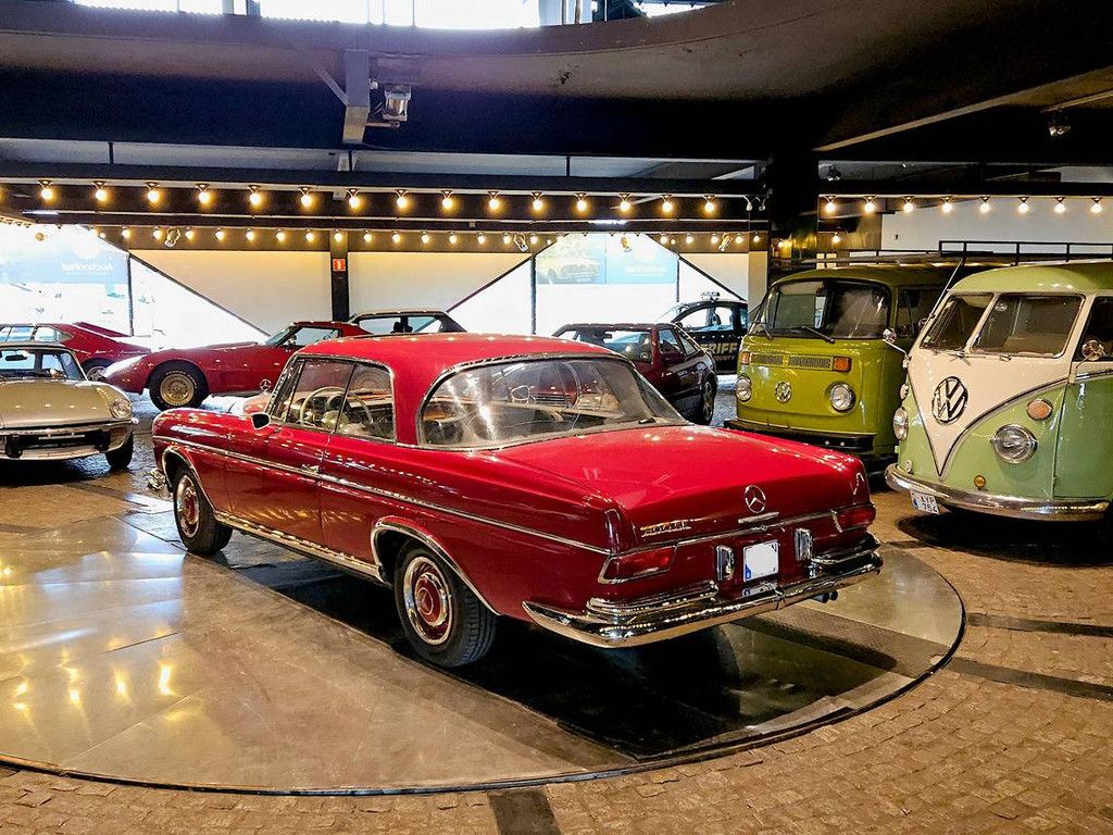 Mercedes-Benz 300 SE Coupé Automatic (Margin)