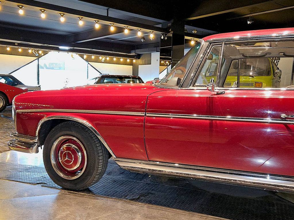 Mercedes-Benz 300 SE Coupé Automatic (Margin)