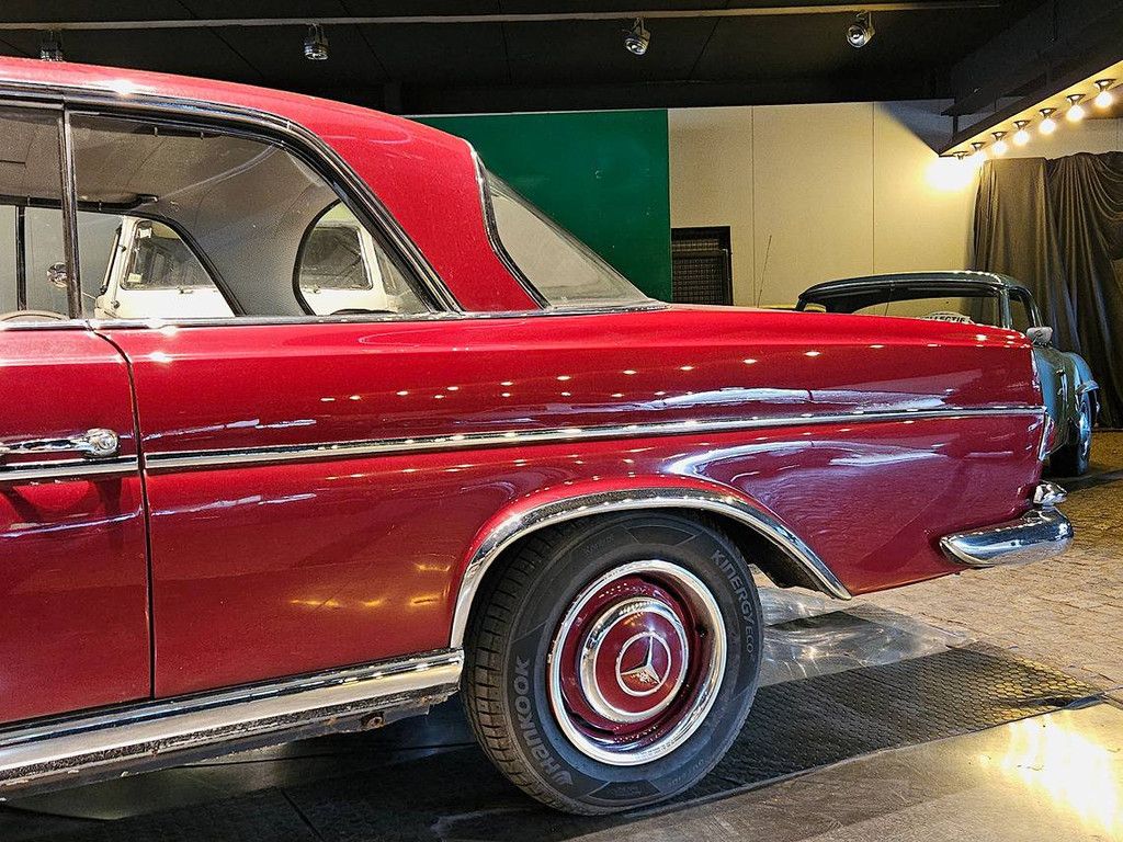 Mercedes-Benz 300 SE Coupé Automatic (Margin)