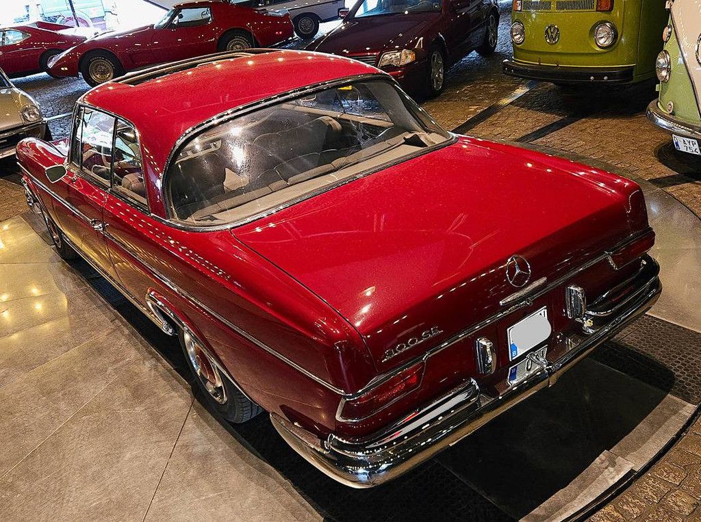 Mercedes-Benz 300 SE Coupé Automatic (Margin)