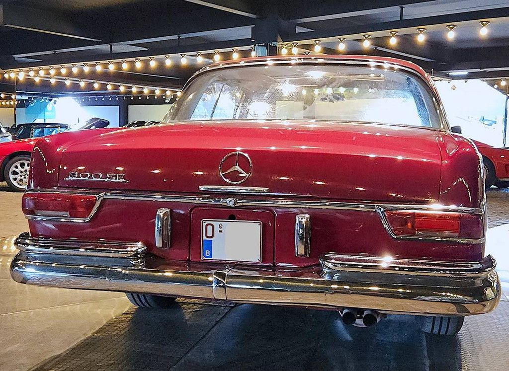Mercedes-Benz 300 SE Coupé Automatic (Margin)