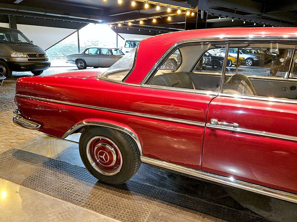 Mercedes-Benz 300 SE Coupé Automatic (Margin)