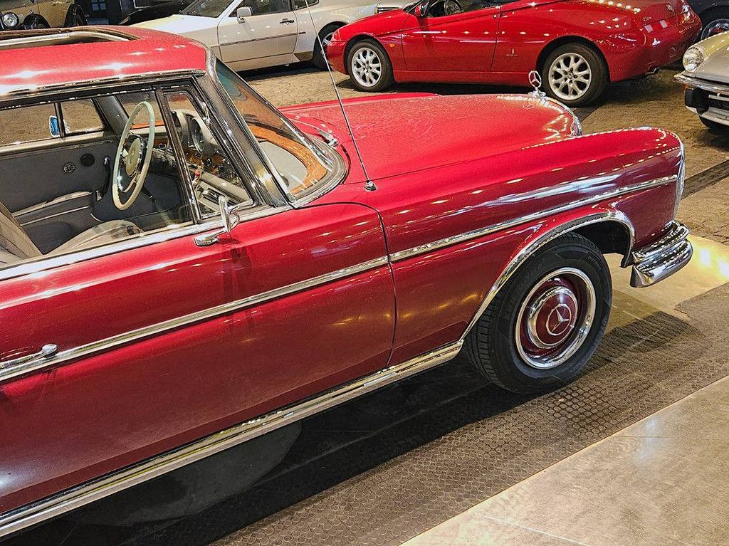Mercedes-Benz 300 SE Coupé Automatic (Margin)
