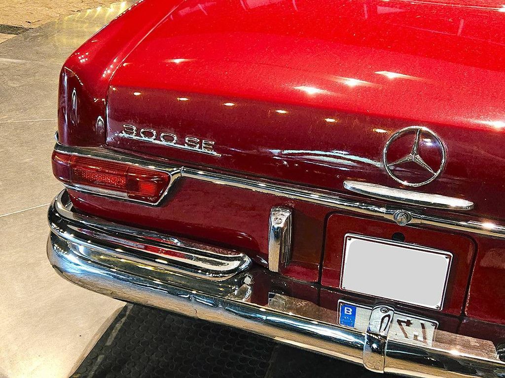 Mercedes-Benz 300 SE Coupé Automatic (Margin)