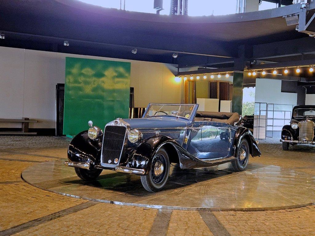 Delage D6 - 70 Chapron (RHD) Petrol 1937 (Margin)
