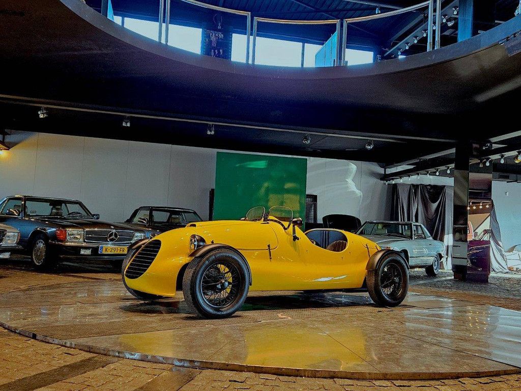 Hommage an den Vintage-Rennwagen Ferrari (Marge)