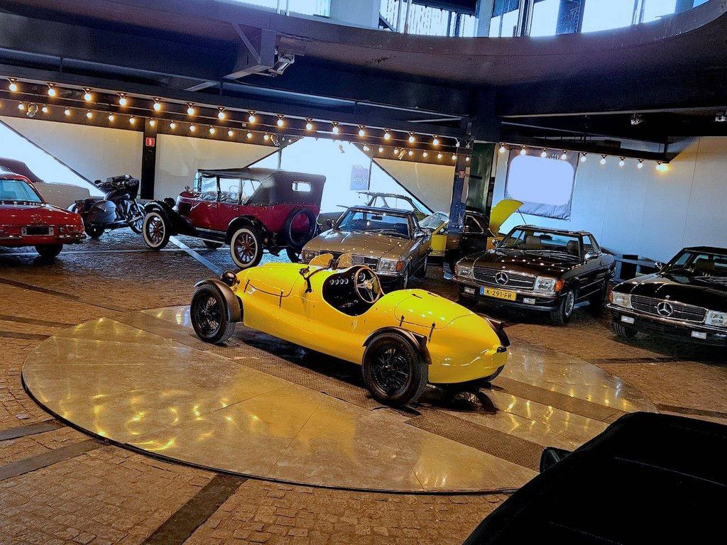 Hommage an den Vintage-Rennwagen Ferrari (Marge)