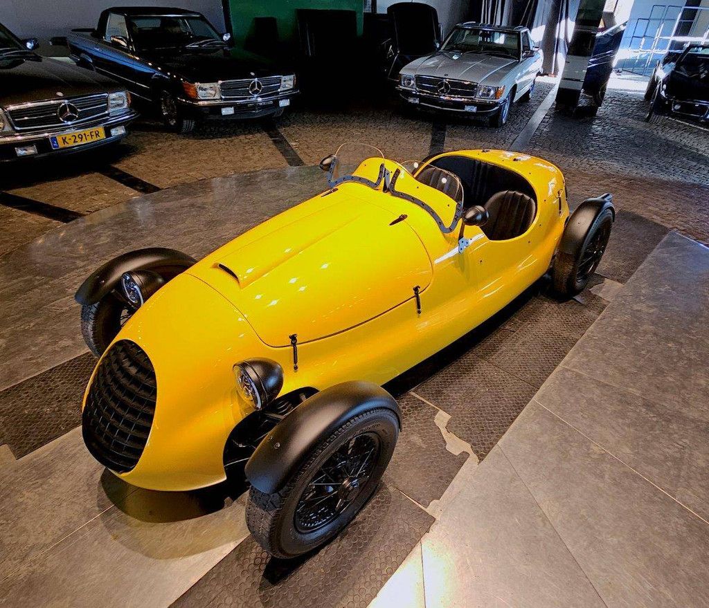 Hommage an den Vintage-Rennwagen Ferrari (Marge)