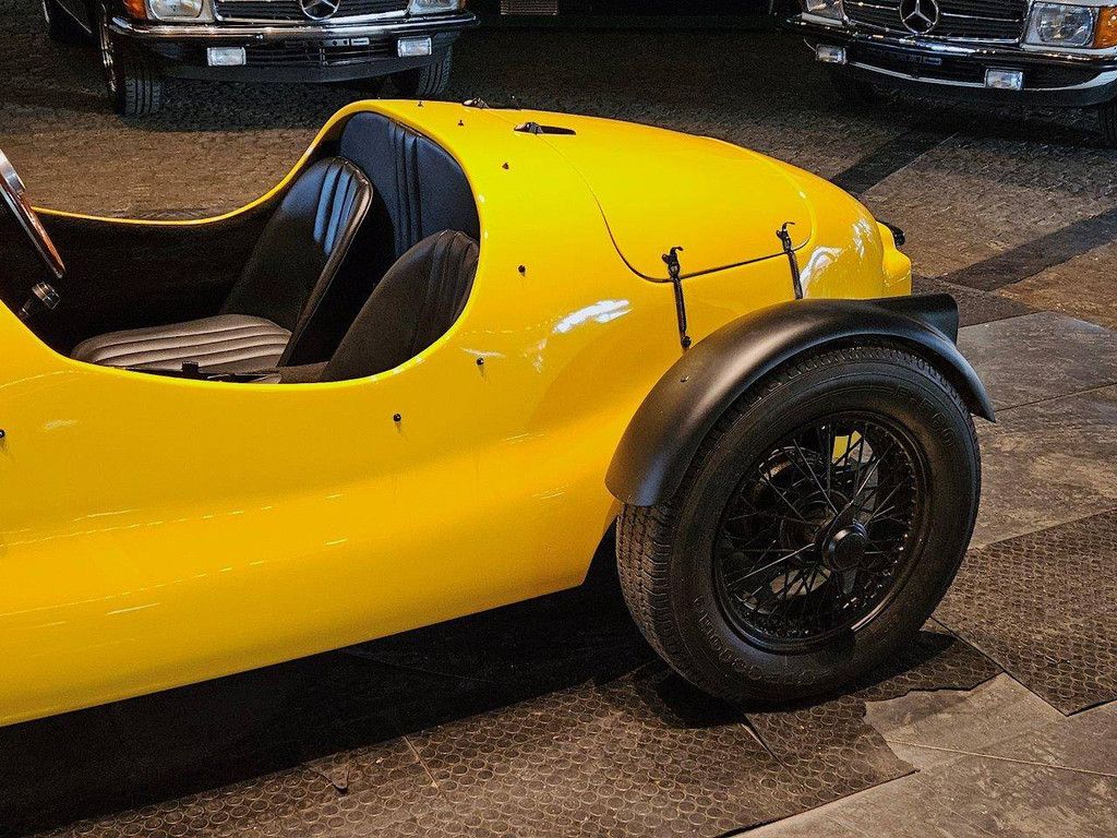 Hommage an den Vintage-Rennwagen Ferrari (Marge)
