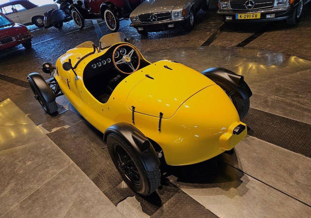 Hommage an den Vintage-Rennwagen Ferrari (Marge)