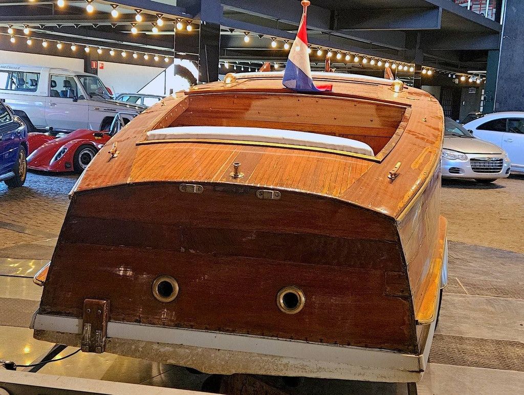 Oldtimer-Schnellboot Attwood mit Anhänger (Margin)