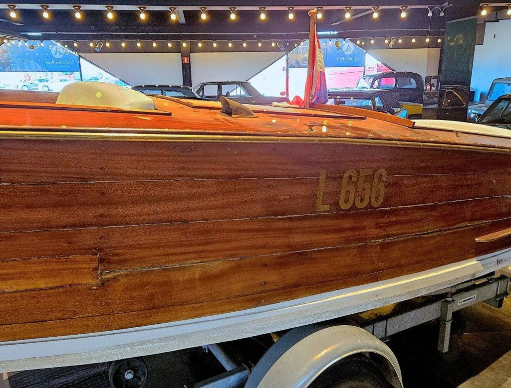 Oldtimer-Schnellboot Attwood mit Anhänger (Margin)