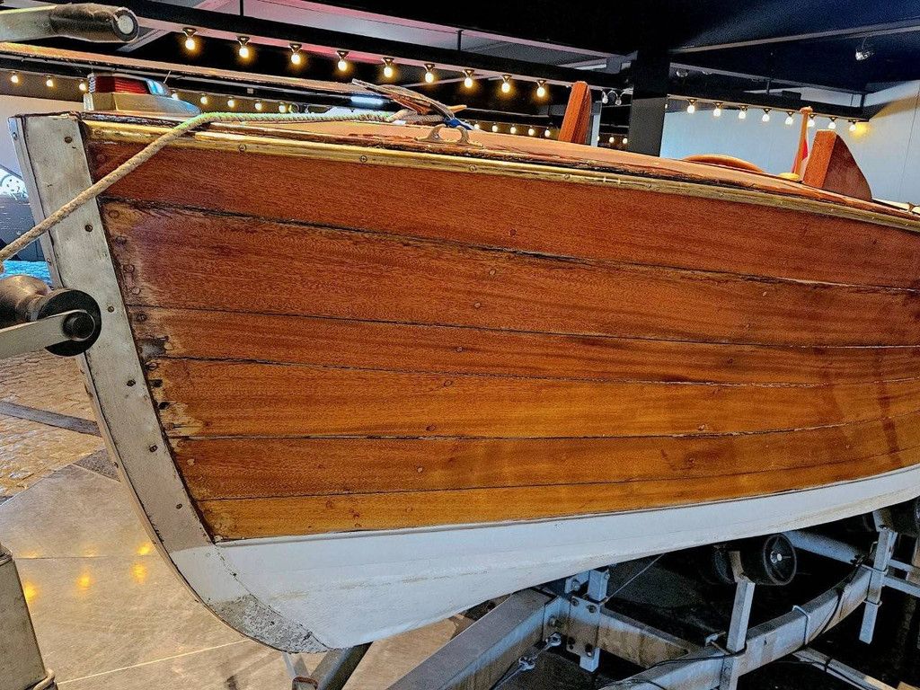 Oldtimer-Schnellboot Attwood mit Anhänger (Margin)
