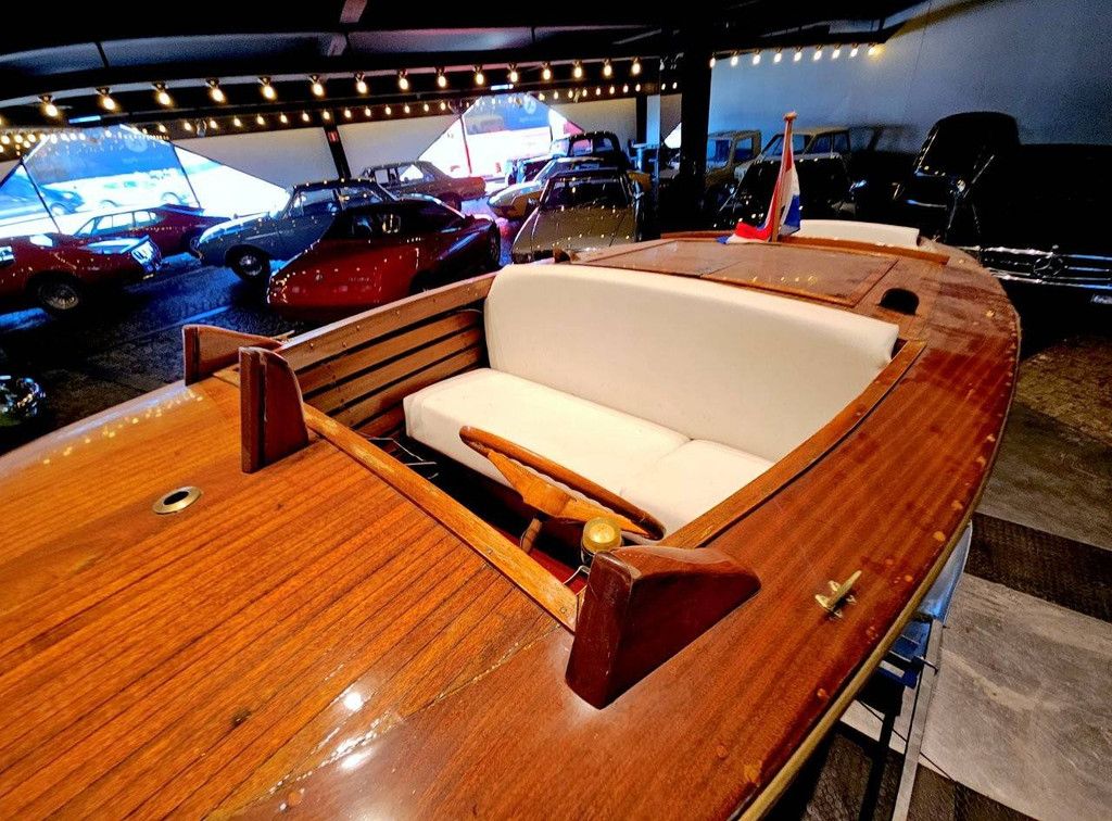 Oldtimer-Schnellboot Attwood mit Anhänger (Margin)