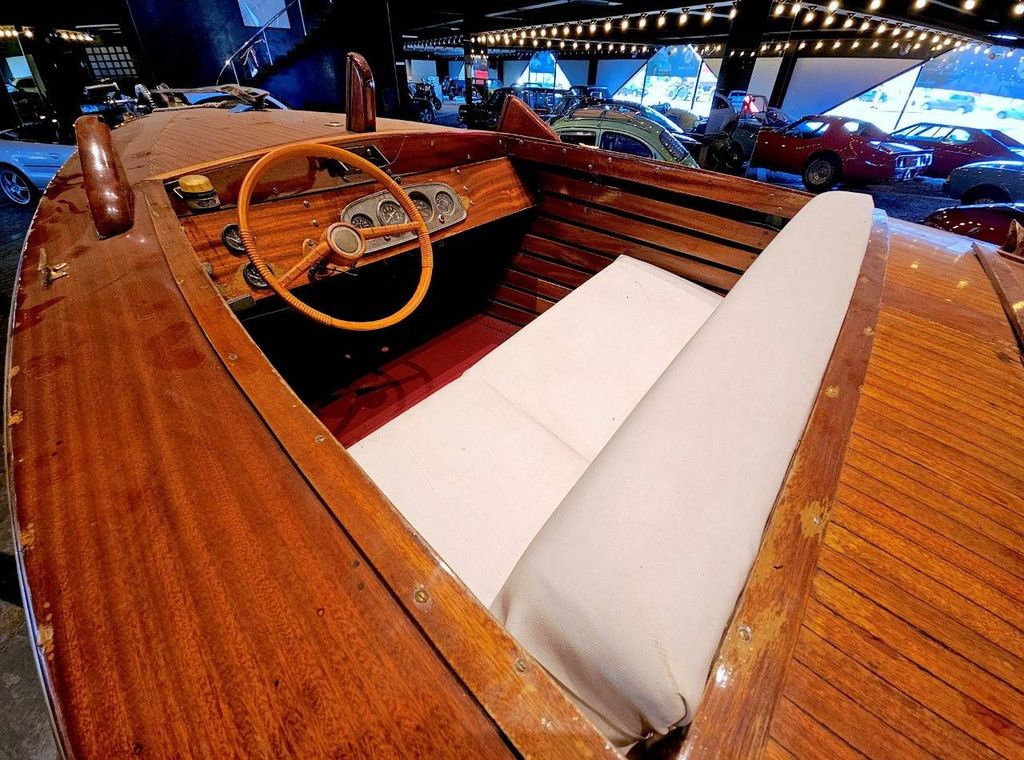 Oldtimer-Schnellboot Attwood mit Anhänger (Margin)