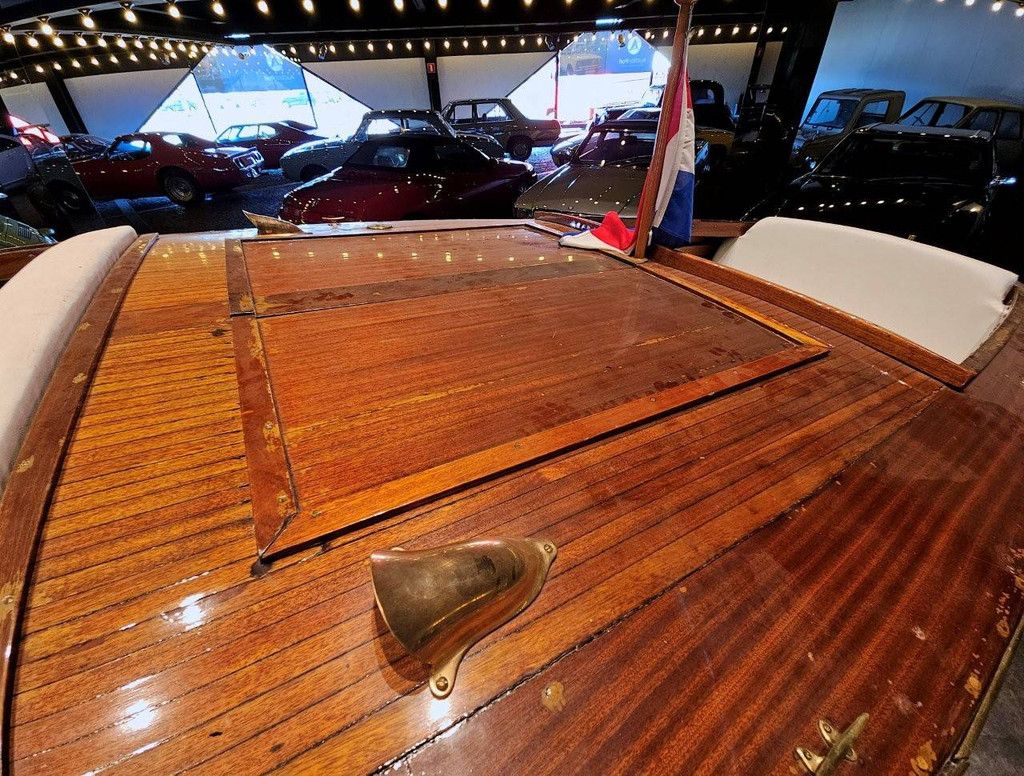 Oldtimer-Schnellboot Attwood mit Anhänger (Margin)