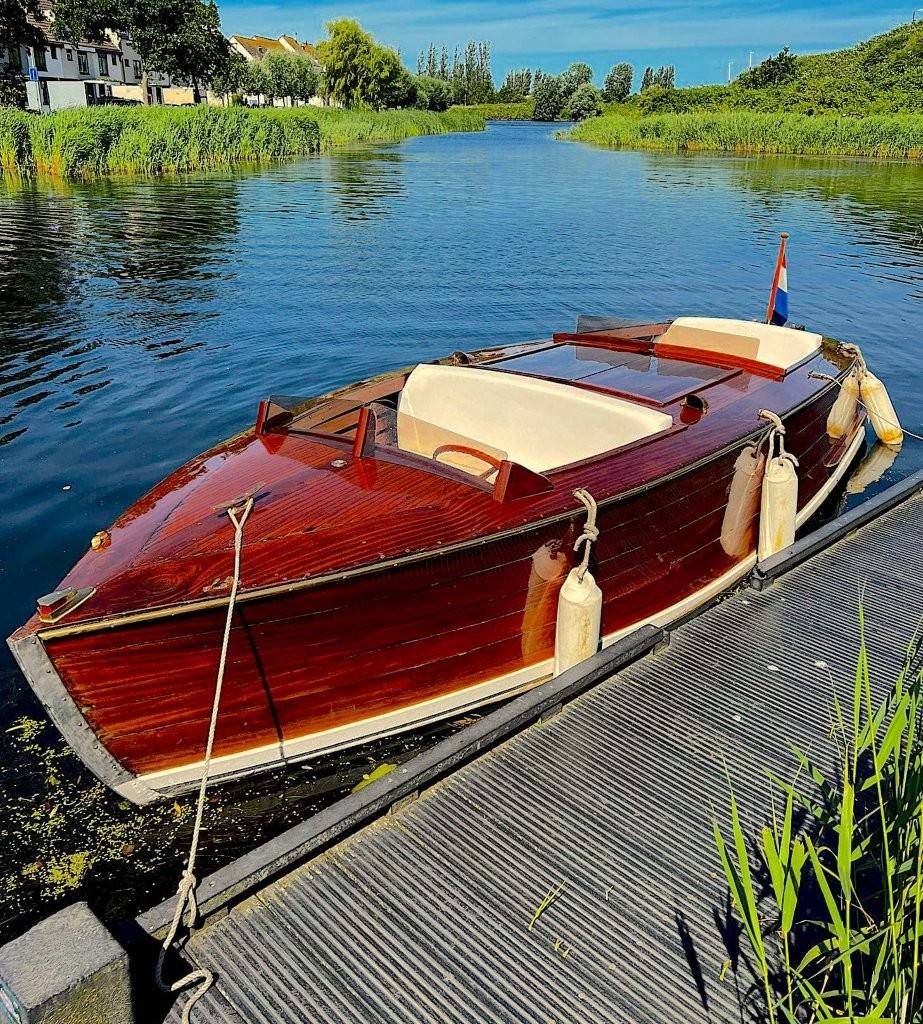 Oldtimer-Schnellboot Attwood mit Anhänger (Margin)