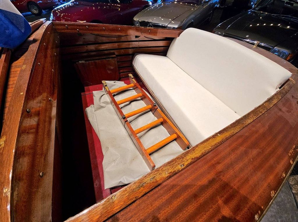 Oldtimer-Schnellboot Attwood mit Anhänger (Margin)
