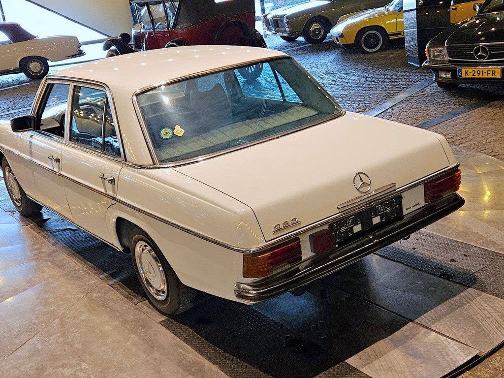 Mercedes-Benz 230 (W115)/8 Petrol 1974