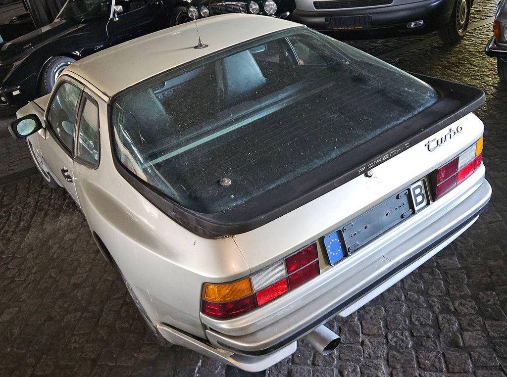 Porsche 944 Turbo (barn-find) (Marge)