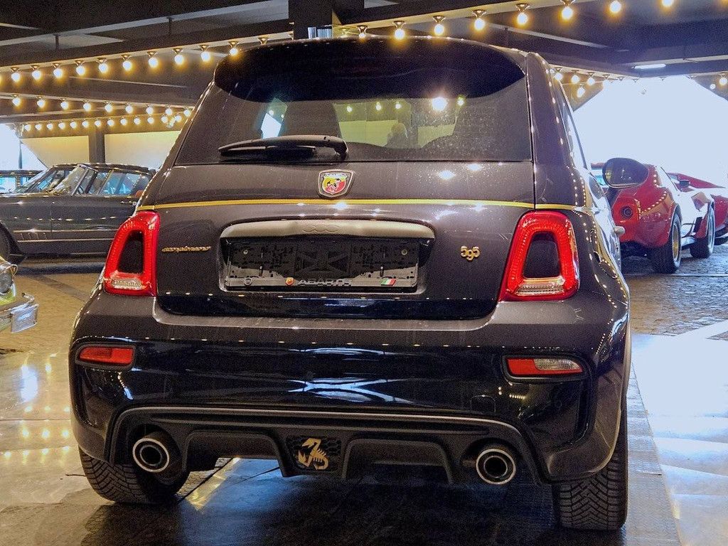 Abarth 595 Scorpioneoro Benzin 2021 (Marge)