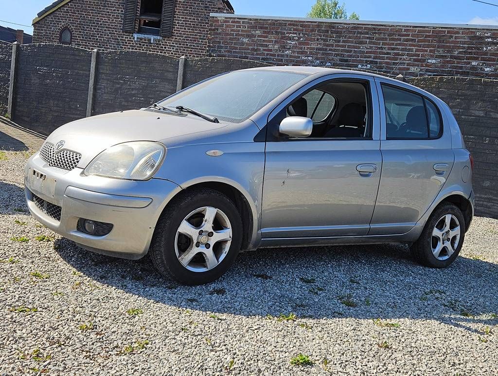 Toyota Yaris 1.0 16v VVT-i (Marge)