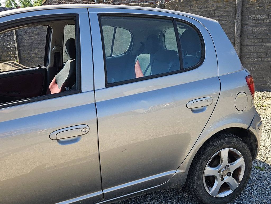 Toyota Yaris 1.0 16v VVT-i (Marge)