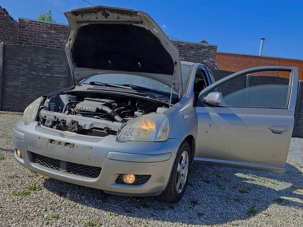 Toyota Yaris 1.0 16v VVT-i (Marge)