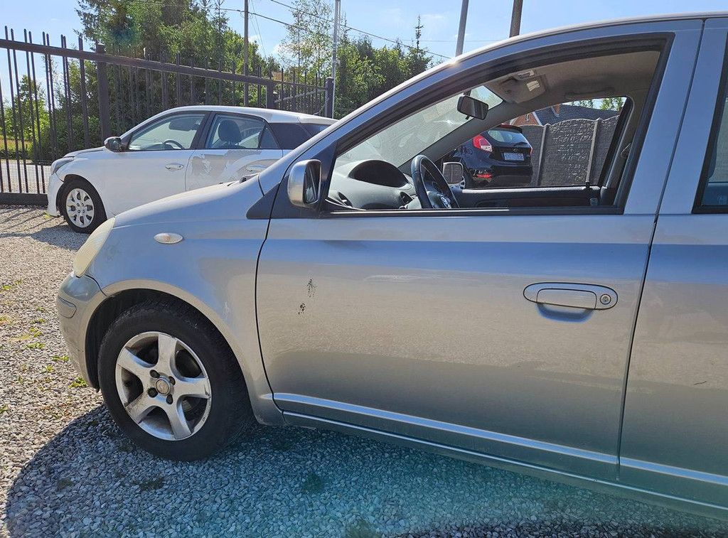 Toyota Yaris 1.0 16v VVT-i (Marge)