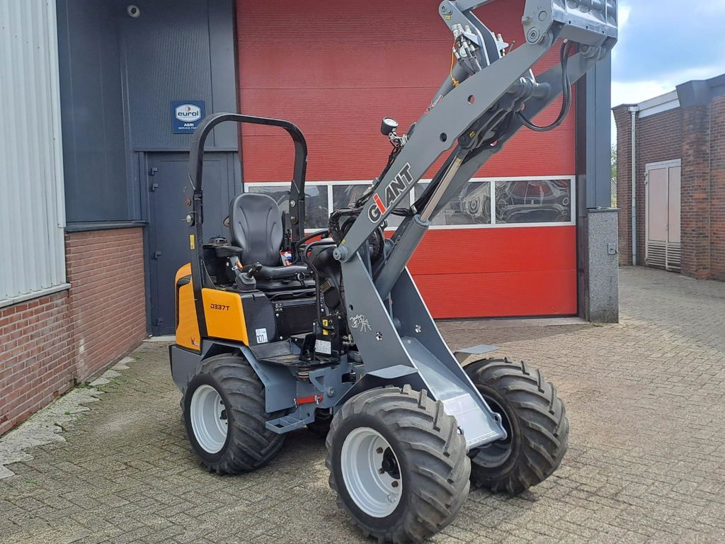 Giant D337T
