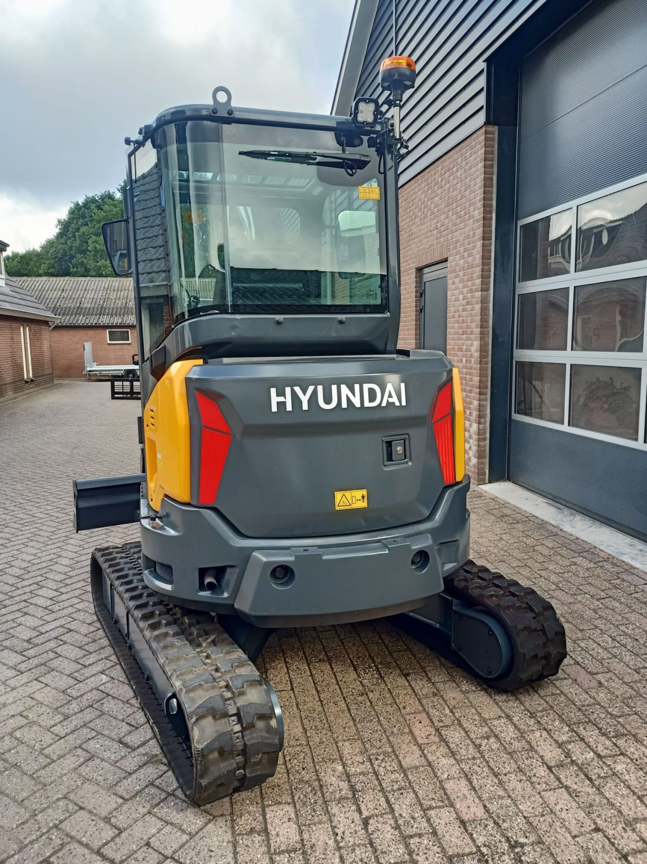 Hyundai graafmachine/ minigravers leverbaar evt met DKS va 2.5t
