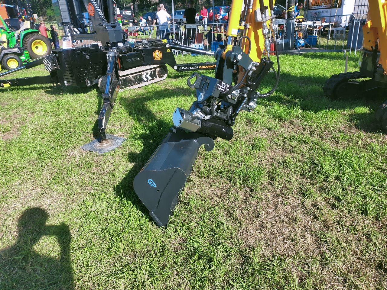 Hyundai graafmachine/ minigravers leverbaar evt met DKS va 2.5t