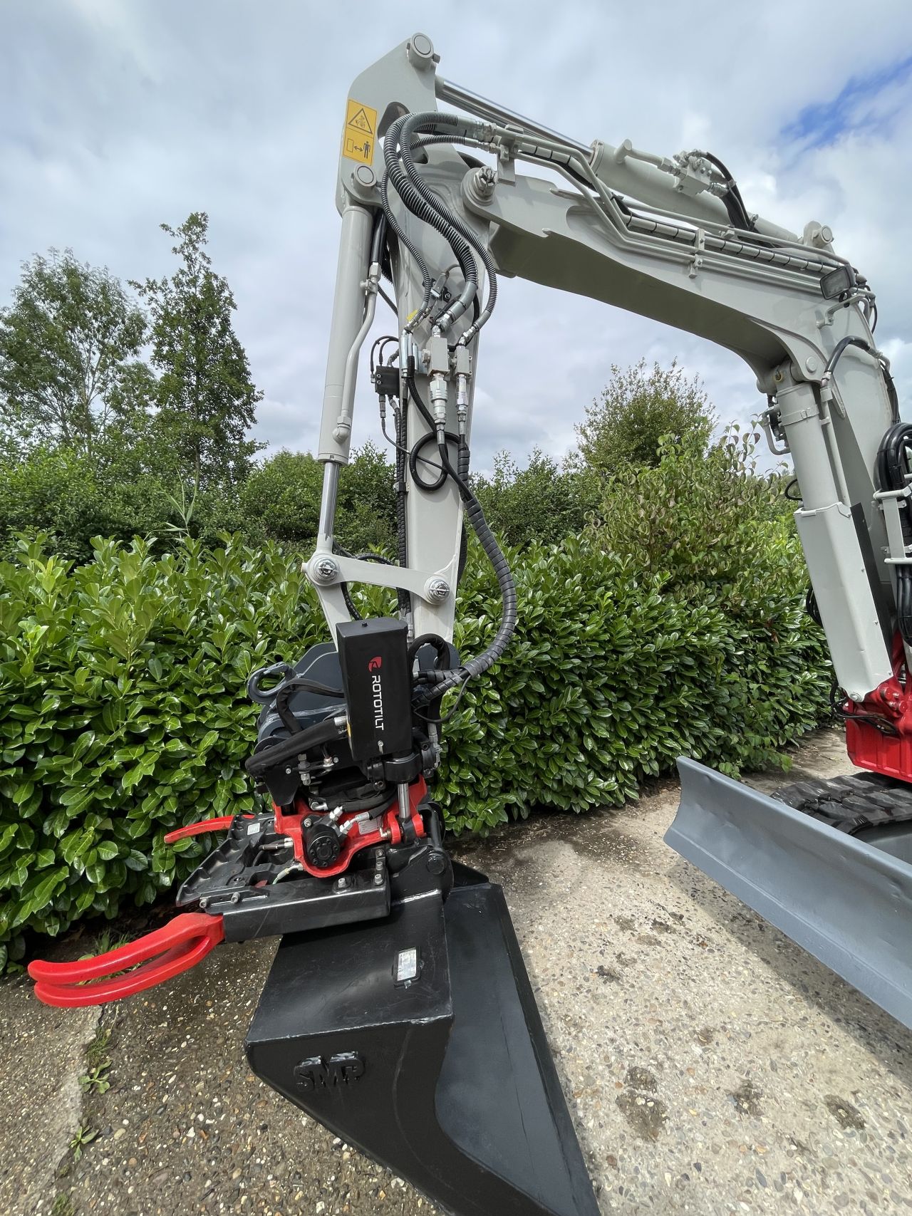 Takeuchi TB257FR met RototiltR2 gripper en autosmering 2023
