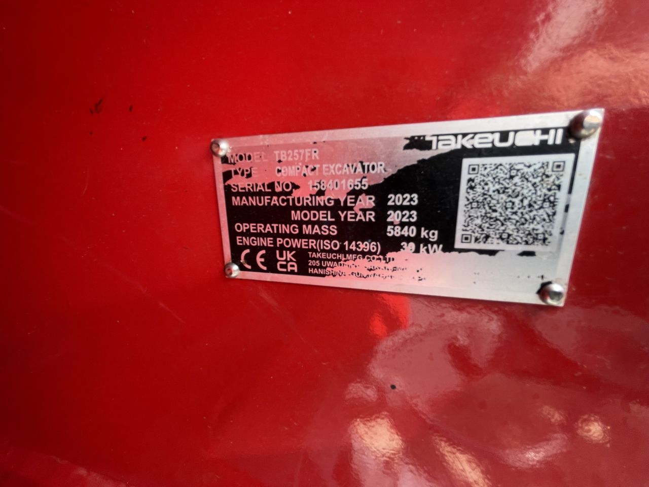 Takeuchi TB257FR met RototiltR2 gripper en autosmering 2023