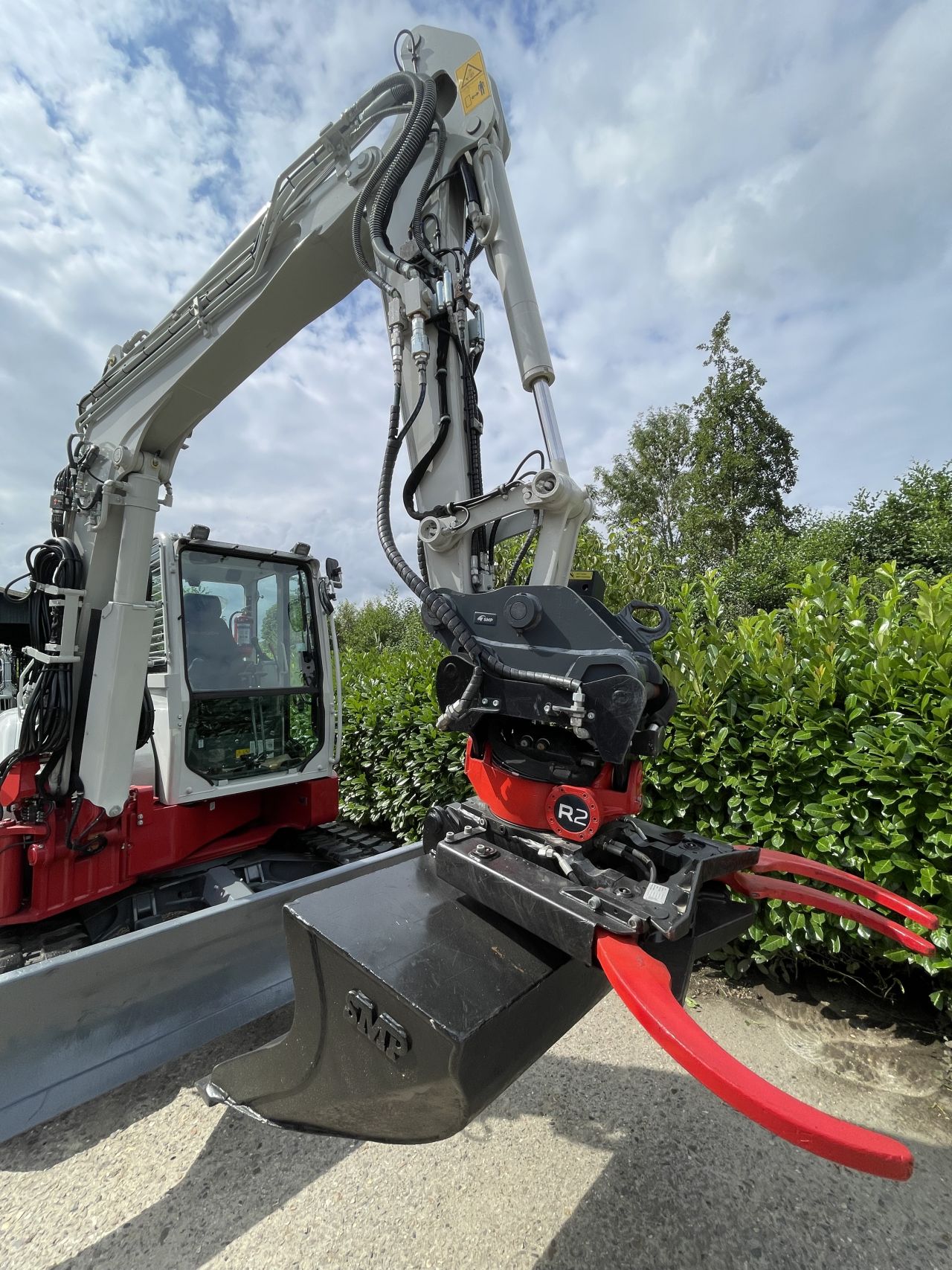Takeuchi TB257FR met RototiltR2 gripper en autosmering 2023