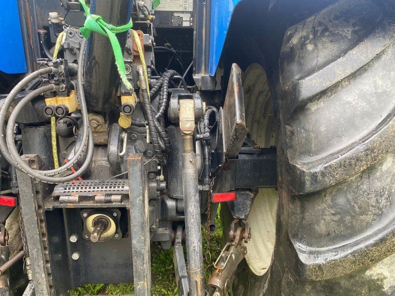 New Holland T7040
