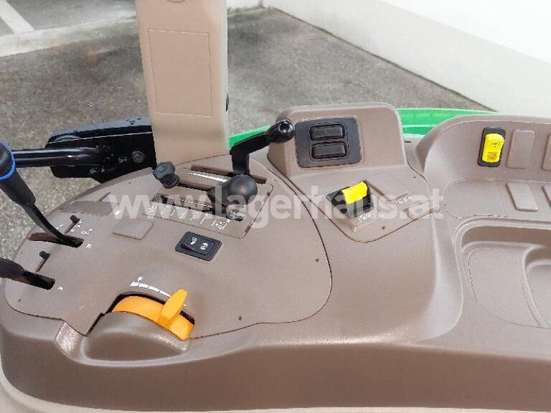 John Deere 5075E
